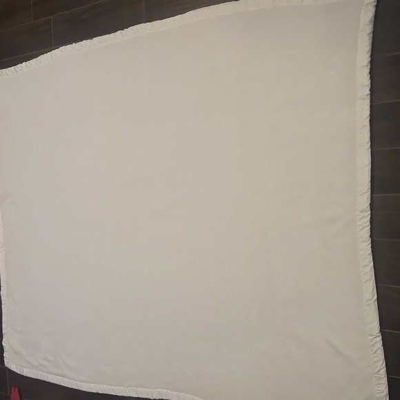 Simply Shabby Chic Other - Simply Shabby Chic Plush Arctic White Satin F/Q Blanket